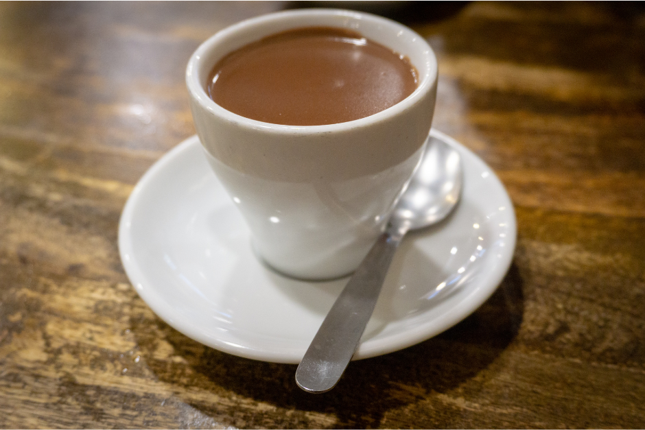 Leia mais sobre o artigo Chocolate Quente Cremoso Caseiro